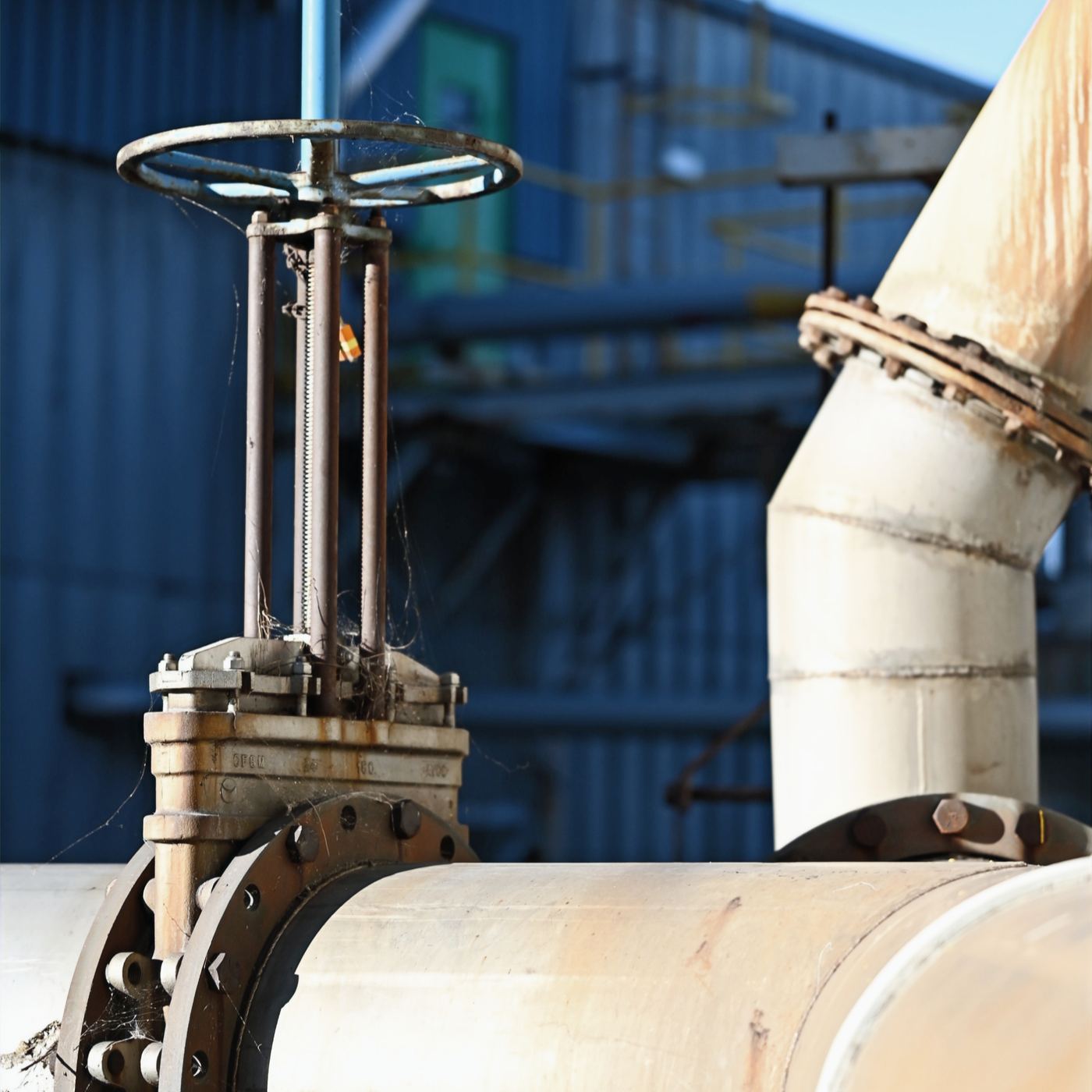 Vanne et réseau de tuyauterie industrielle